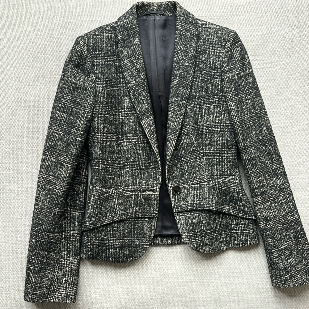 Kiton women’s blazer, size 40